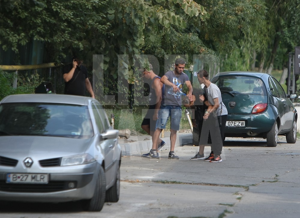 Hăinuțe de prințesă și patru sicrie albe, la morgă. Alexandra Braunstein și fetițele ei merg acasă pentru ultima dată / GALERIE FOTO
