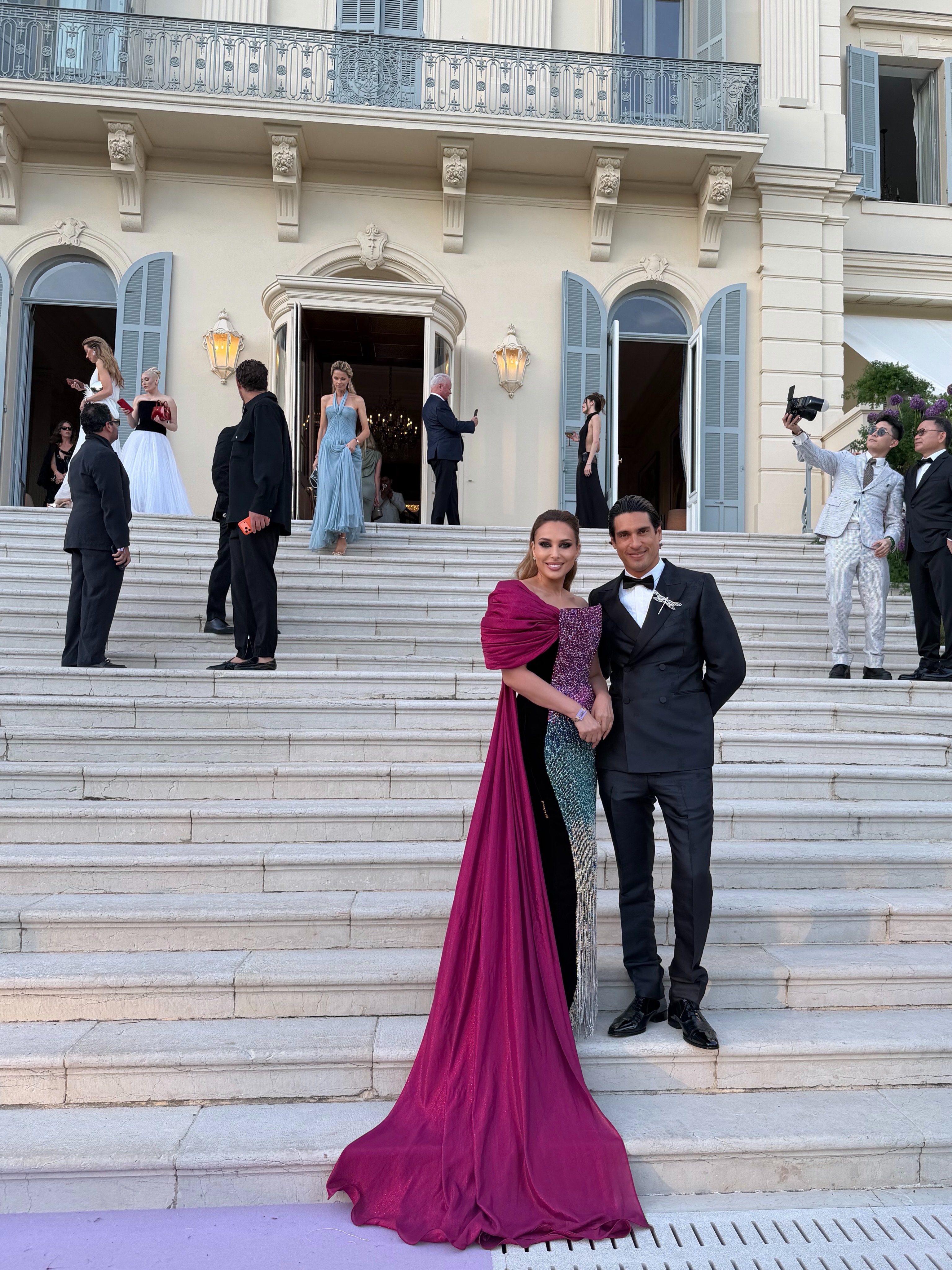 Imagini inedite de la Cannes 2026 cu Iulia Vântur. Apariție spectaculoasă a vedetei la Gala amfAR într-o rochie, care i-a pus în valoare silueta impecabilă