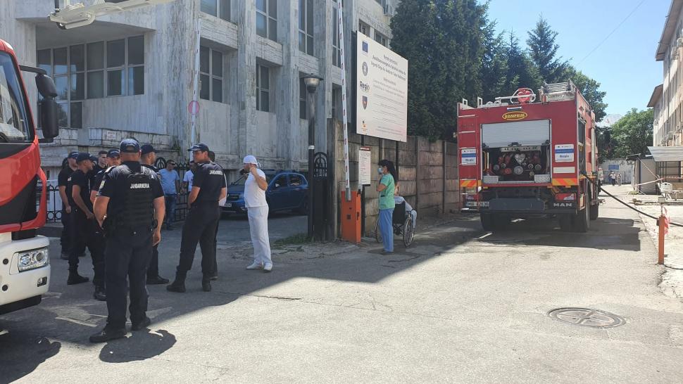Alertă de incendiu la Spitalul Judeţean din Târgu Jiu. Mai multe persoane au fost evacuate