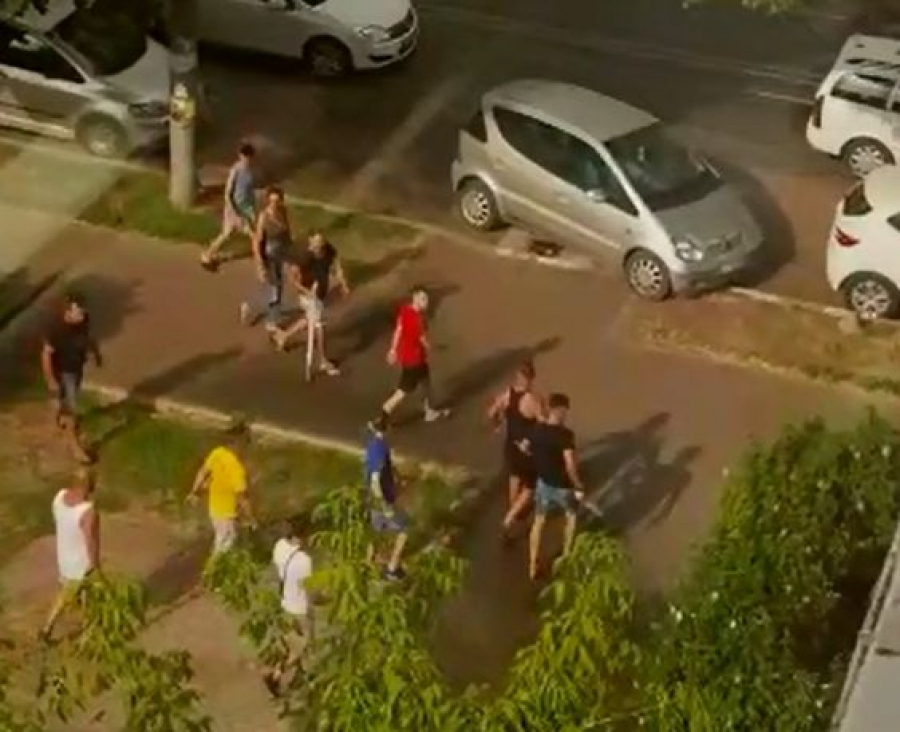 Bătaie la Galați, după un scandal la o frizerie. Un client a ignorat coada (VIDEO)