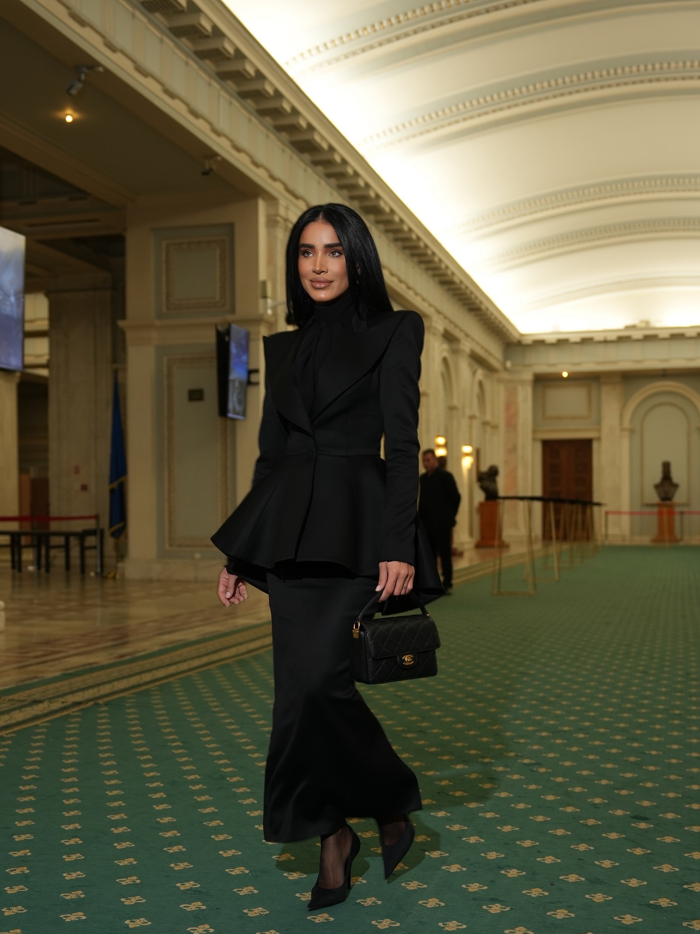 Cum au apărut Mădălina Ghenea și Adelina Pestrițu la Palatul Parlamentului, unde Anastasia Soare și-a lansat cartea: „O femeie care inspiră”