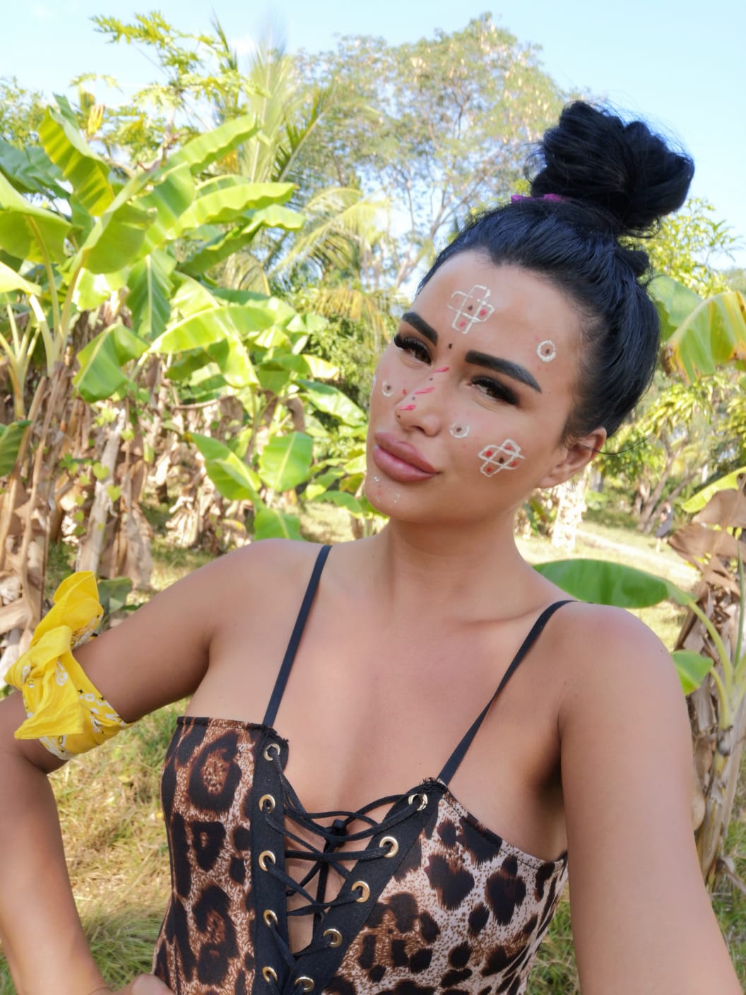 Daniela Crudu a descoperit un nou tip de machiaj în Madagascar | FOTO
