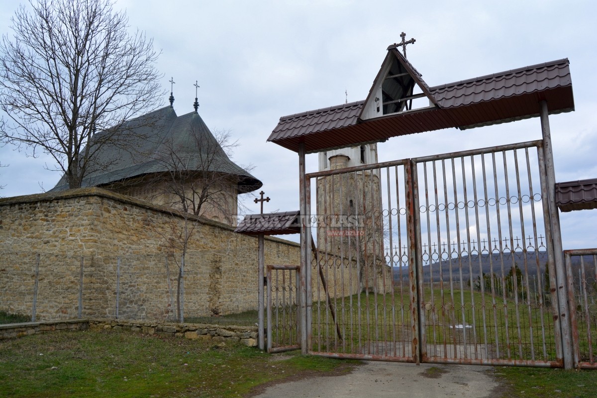 Ce s-a ales de ultima mănăstire a lui Ștefan cel Mare. Nimeni nu își asumă renovarea lăcașului de cult | FOTO