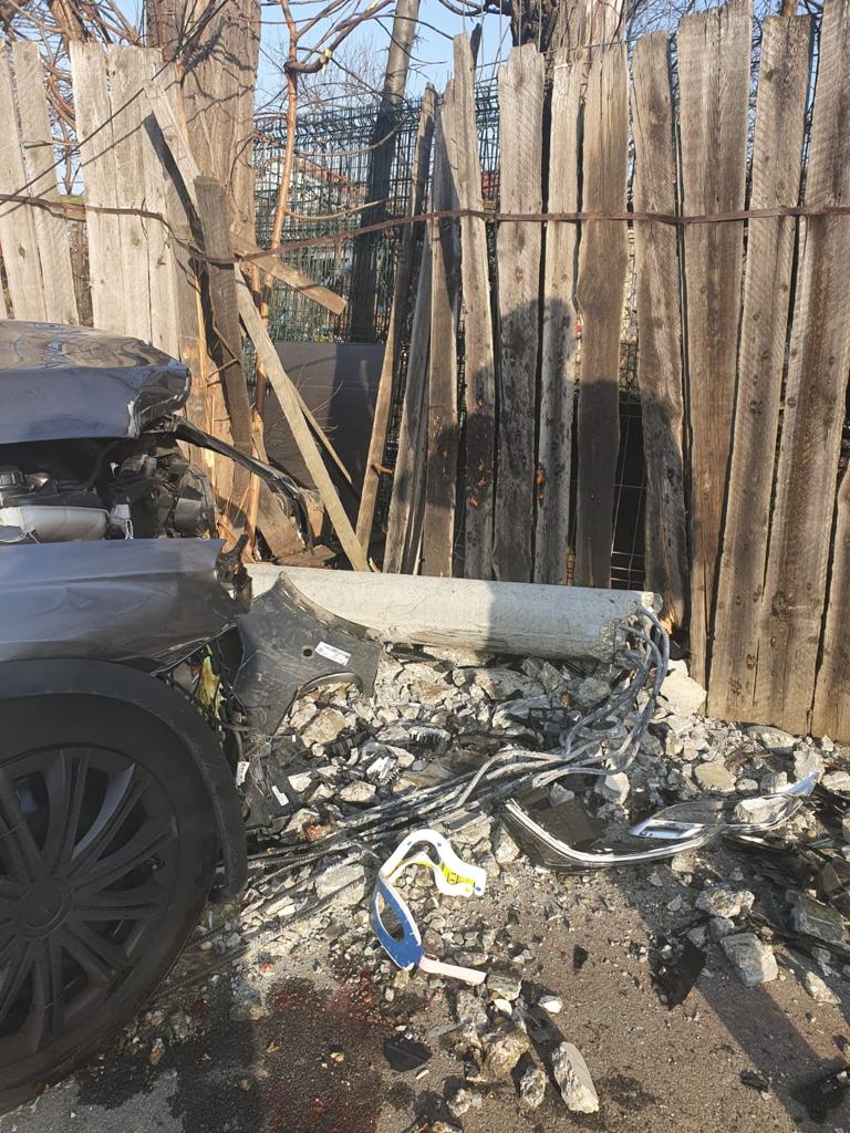 Șoferița cu Mercedes care a omorât o fetiță și o tânără pe trotuar, bătută cu lopata de martori, în București, imediat după accident