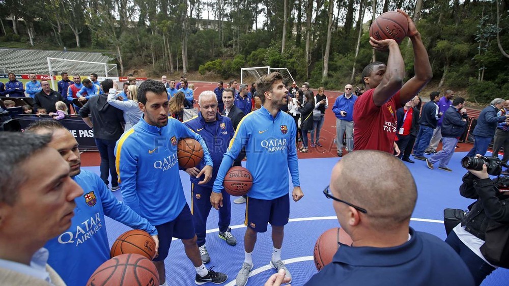 Fotbaliștii Barcelonei s-au antrenat cu starurile NBA de la Golden State Warriors / VIDEO