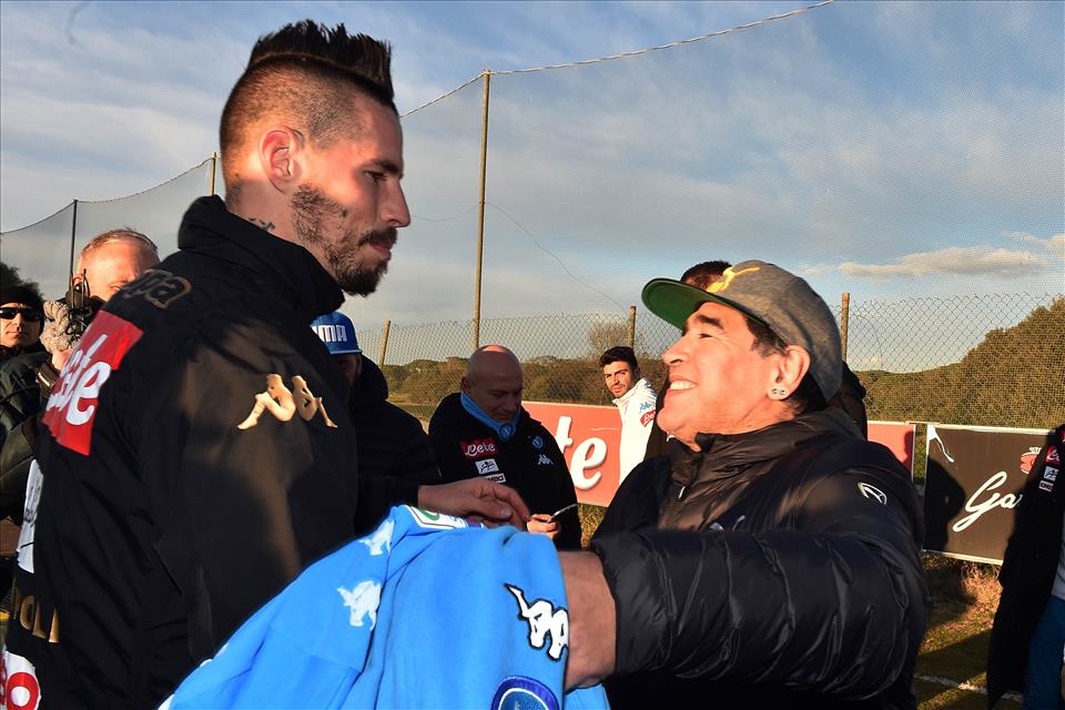 Maradona a vizitat-o pe Napoli la antrenament! ”Procesiunea” jucătorilor! GALERIE FOTO & VIDEO