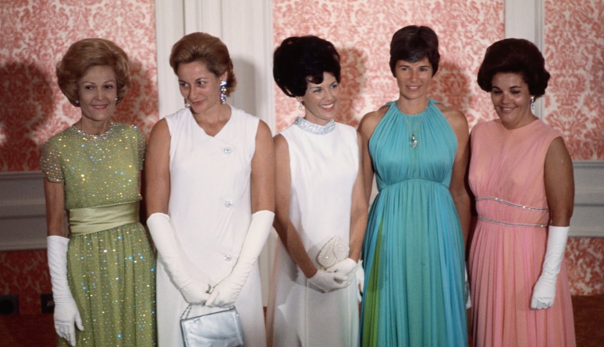 Janet Shearon (jobbról a második) volt Neil Armstrong szívének választottja