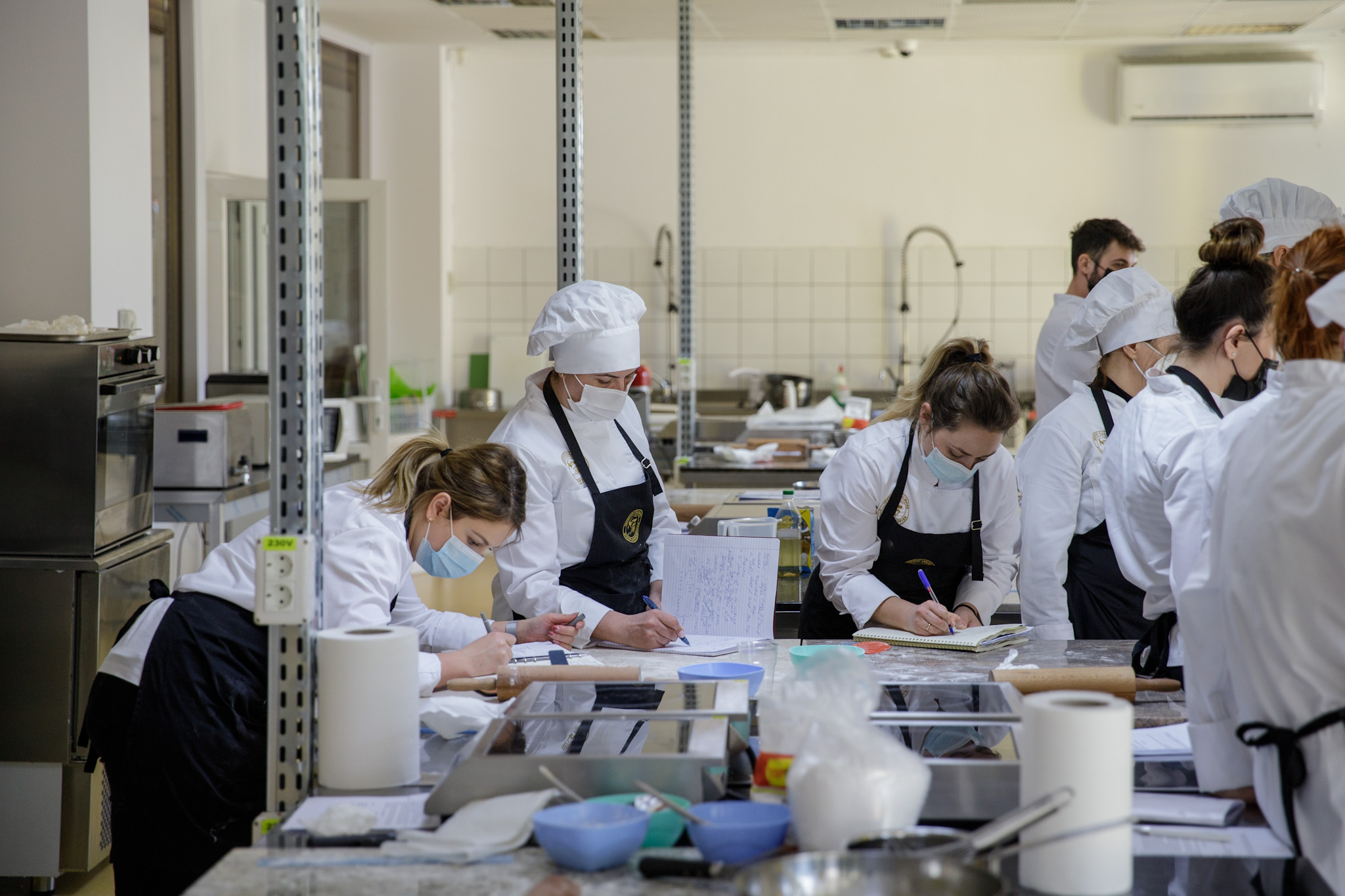 Românul care s-a întors din Franța și vrea să facă primul restaurant cu stele Michelin: „Cum vreți să progresăm, când noi mâncăm același lucru: șnițele, piept de pui, mici?”