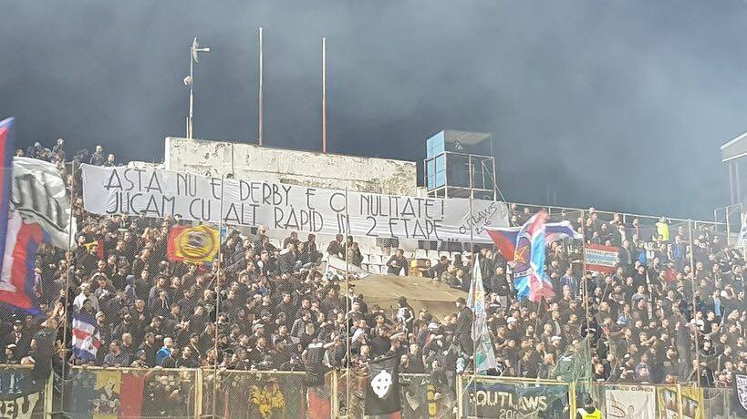 Cele mai tare mesaje afișate la Academia Rapid - CSA Steaua: ”Galeria lu′ Rapid, cea mai membră de partid” | GALERIE FOTO