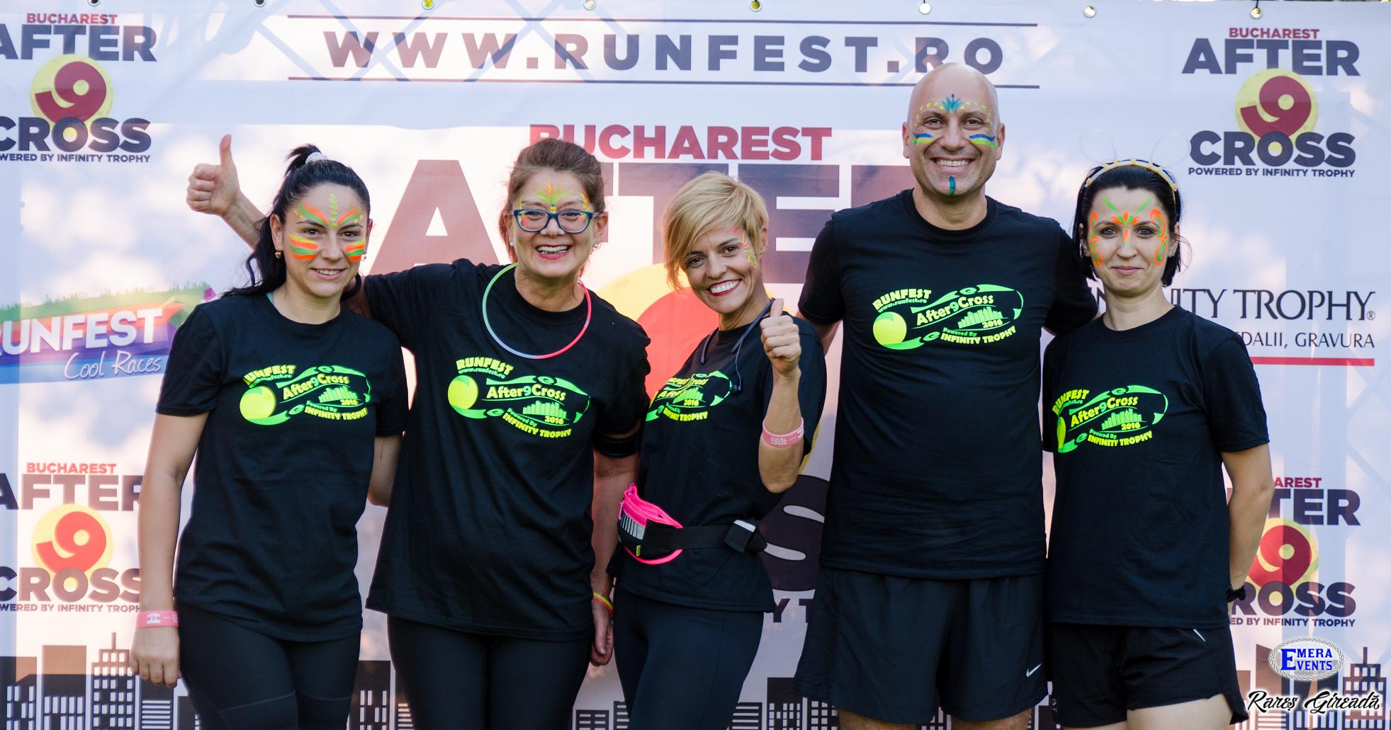 Curse nocturne și atmosferă electrizantă la Bucharest After9Cross, seria RUNFEST. Sute de participanți s-au bucurat de alergare, muzică și distracție / FOTO