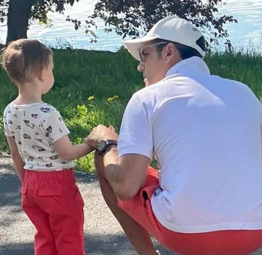 Momentul special trăit de Ștefan Bănică jr alături de Alexandru, băiatul lui cel mic: „Îl țineam în brațe așa, îi miroseam părul”