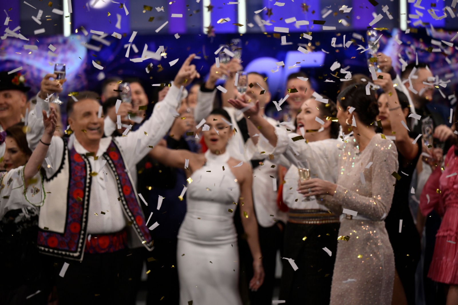 Karmen Minune și Mădălin Ionescu dau startul programului de Revelion la Antena Stars. Cine vor fi invitații lor