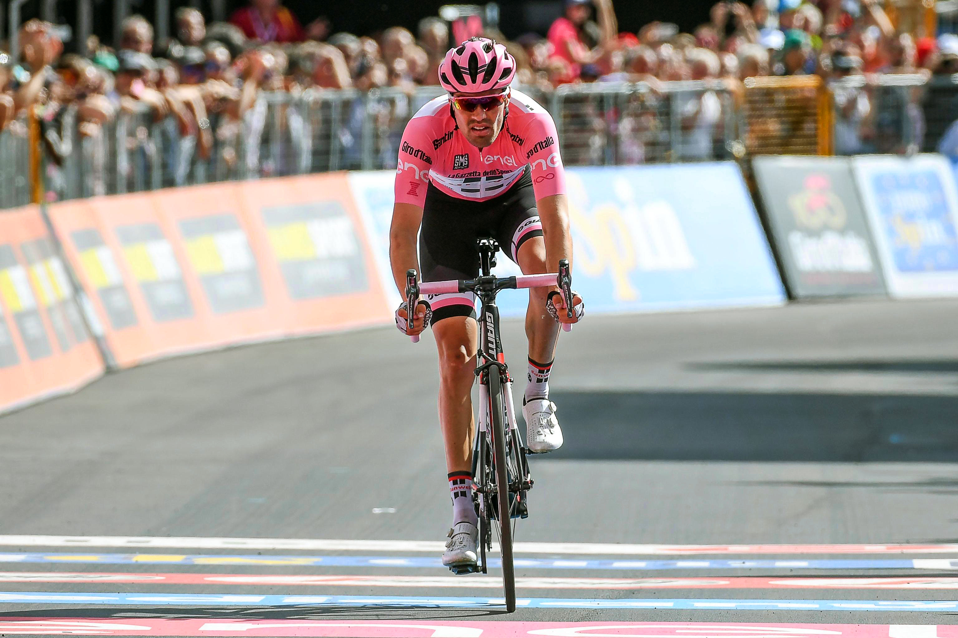 Ciclistul Tom Dumoulin a fost doborât de diaree, în Turul Italiei. Ar putea rata câștigarea ”Il Giro” | VIDEO