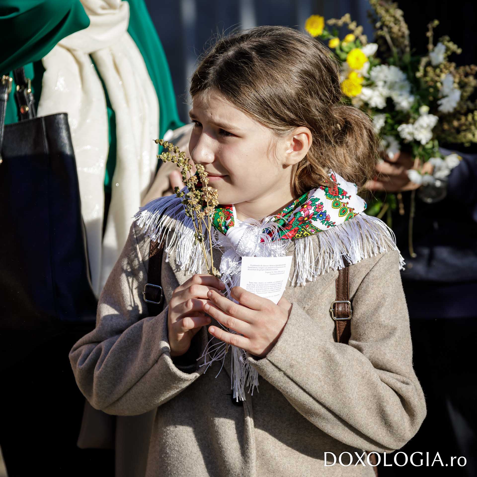 86.000 de credincioşi s-au închinat la racla cu moaştele Sfintei Parascheva, alţi 18.000 aşteaptă la rând