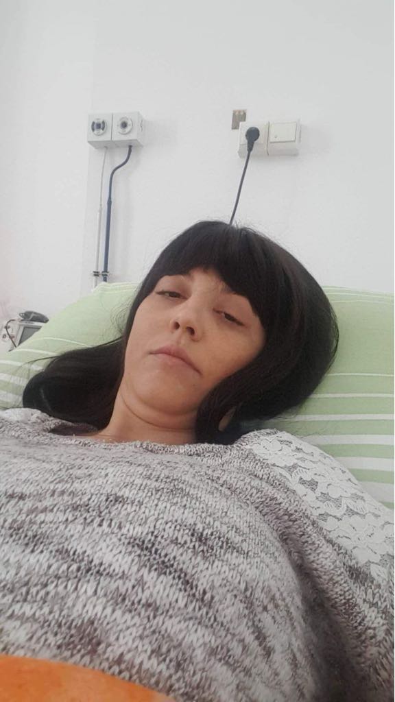 Apel umanitar pentru o polițistă bolnavă de cancer! Femeia are un băiețel de 4 ani