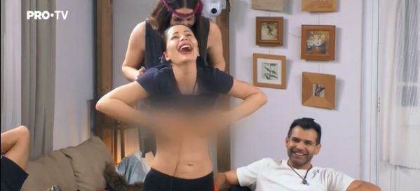 Brigitte Sfăt, topless la Ferma. Toți au fost cu ochii pe ea | FOTO