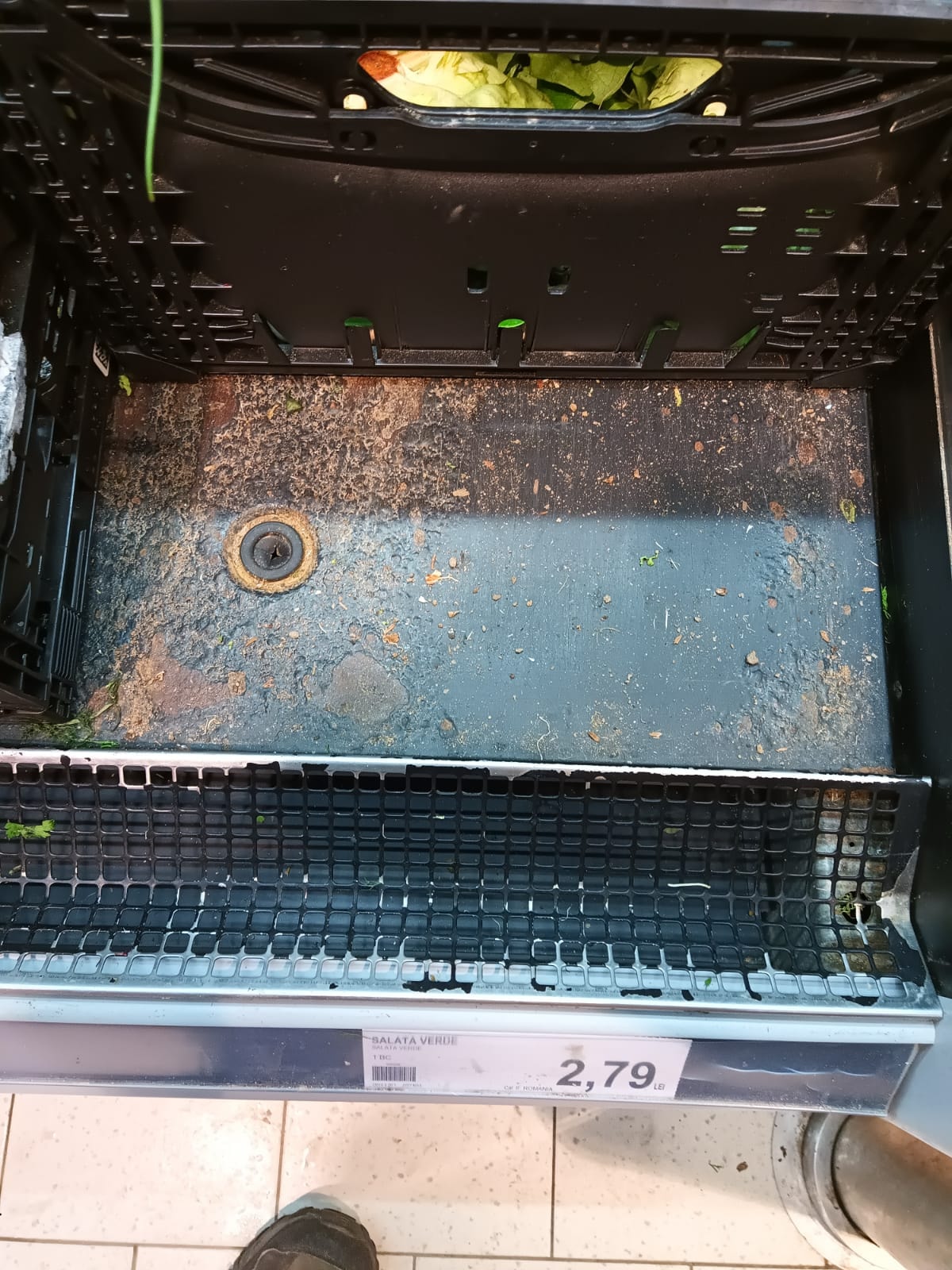 Sute de kilograme de alimente, oprite de la comercializare în două din cele mai populare stațiuni montane. Ce au descoperit inspectorii ANPC