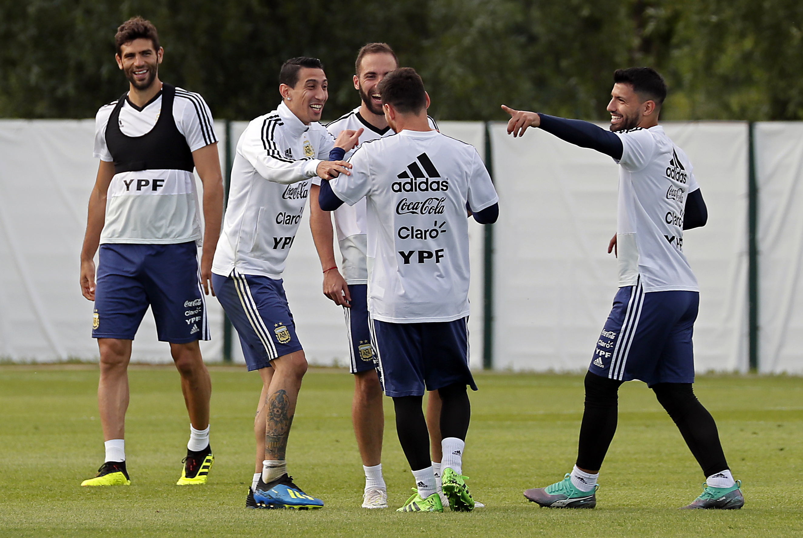 Argentina a făcut primul antrenament deschis în Rusia. Messi, asaltat de fani / GALERIE FOTO