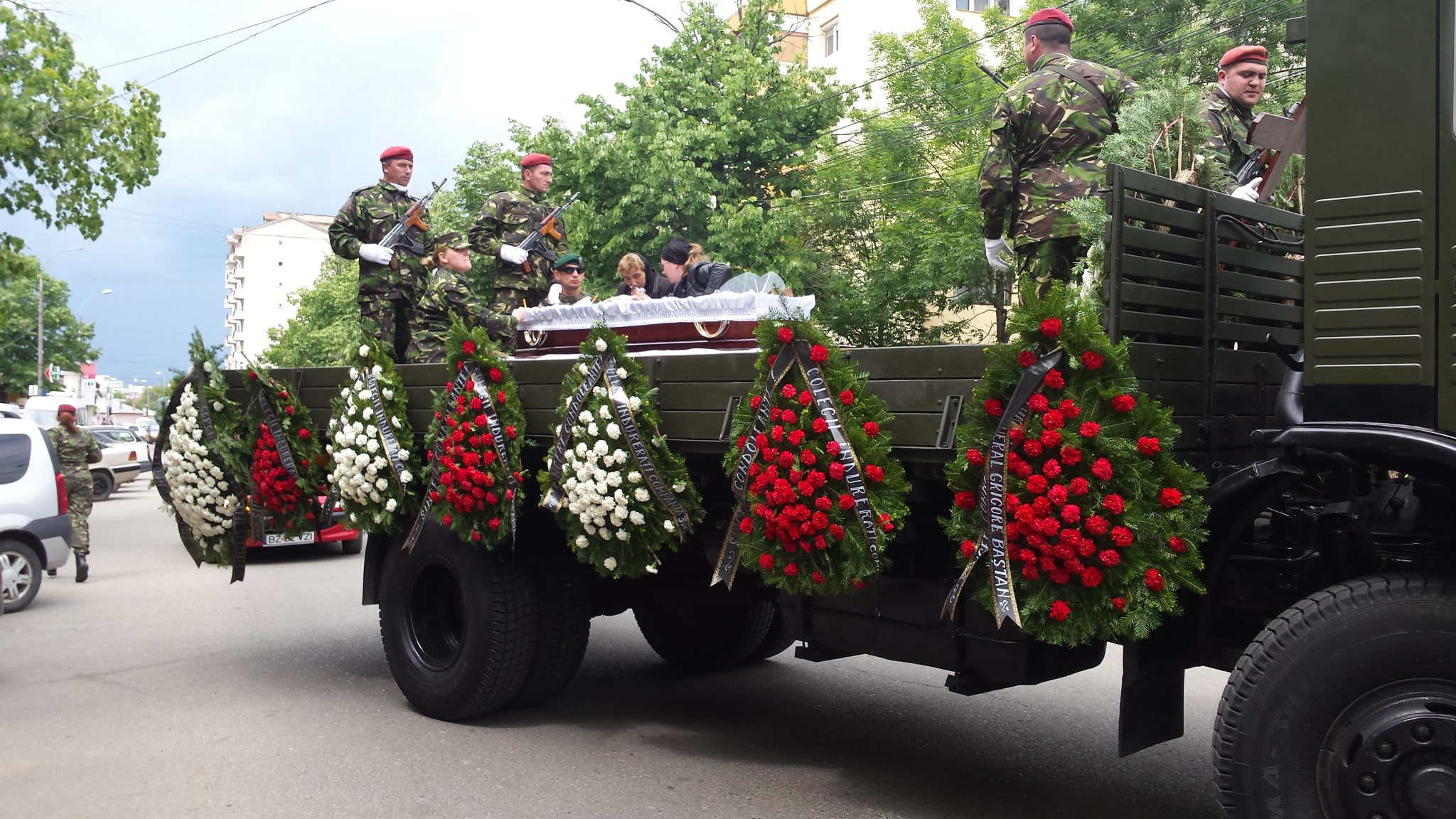 Trupurile militarilor români morți în Afganistan au ajuns acasă, la Buzău | VIDEO & FOTO CU PUTERNIC IMPACT EMOȚIONAL