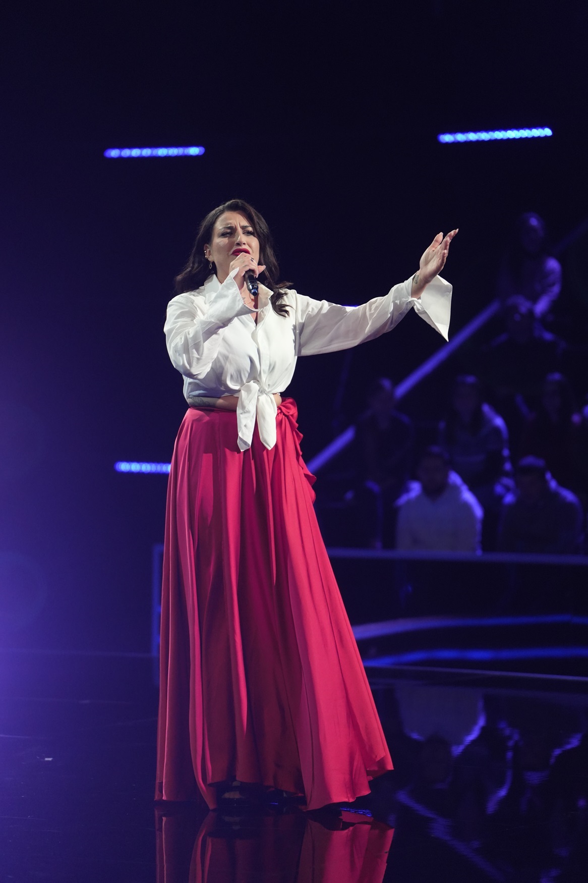 Adriana Dascălu, o româncă stabilită în Spania, care muncește într-o fabrică de conserve, a uimit la X Factor 2025: „E precum Cenușăreasa!”