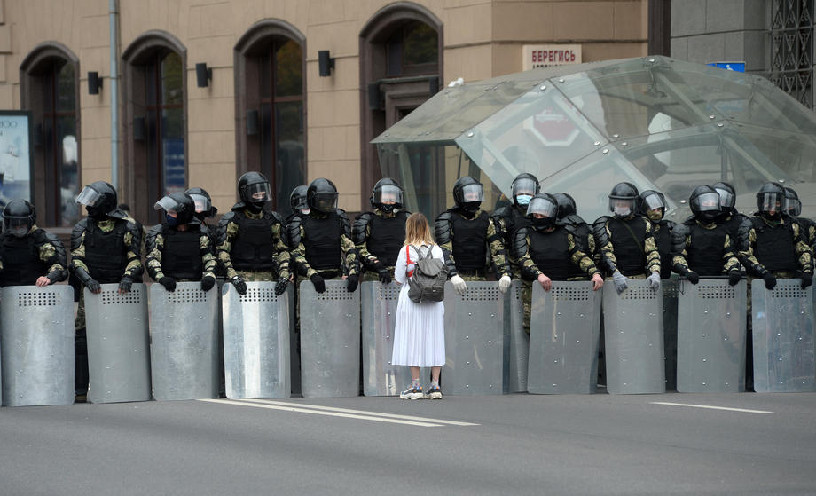Protest uriaș la Minsk, în a patra săptămână de manifestații anti-Lukaşenko. Peste 30 de oameni au fost arestaţi