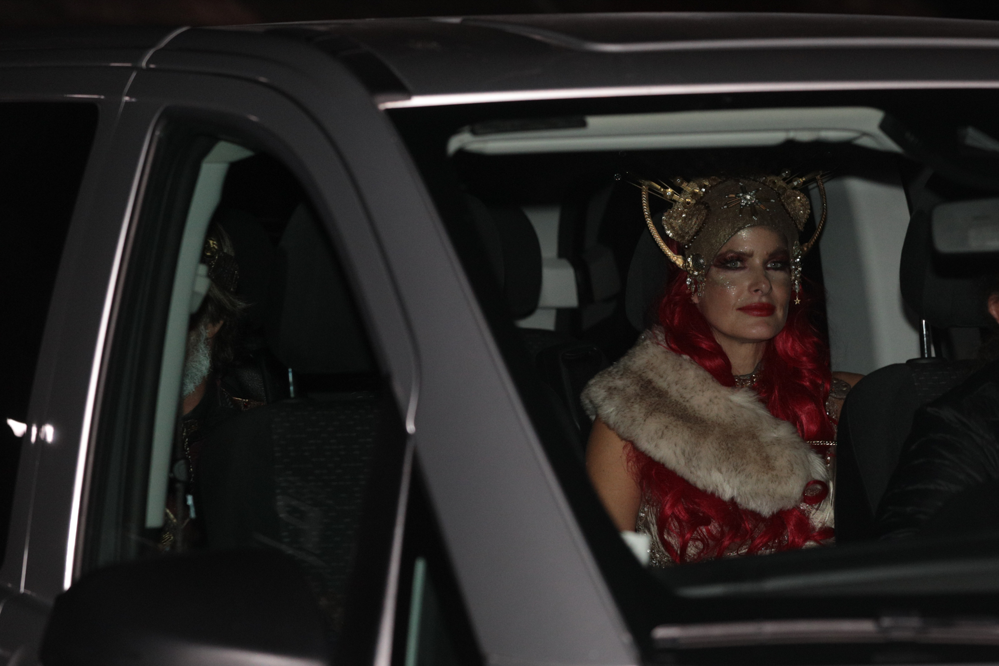 Cum s-au costumat invitații de la petrecerea miliardarilor de Halloween de la Castelul Bran. Cine a jucat rolul contelui Dracula