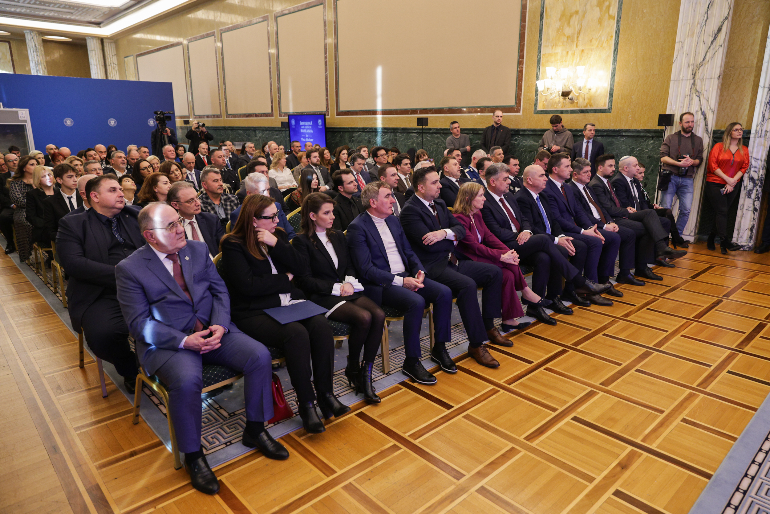Românii pot călători în SUA fără vize din 31 martie. Decizia, oficializată de Marcel Ciolacu, ambasadoarea SUA și Hagi: „Un moment istoric”