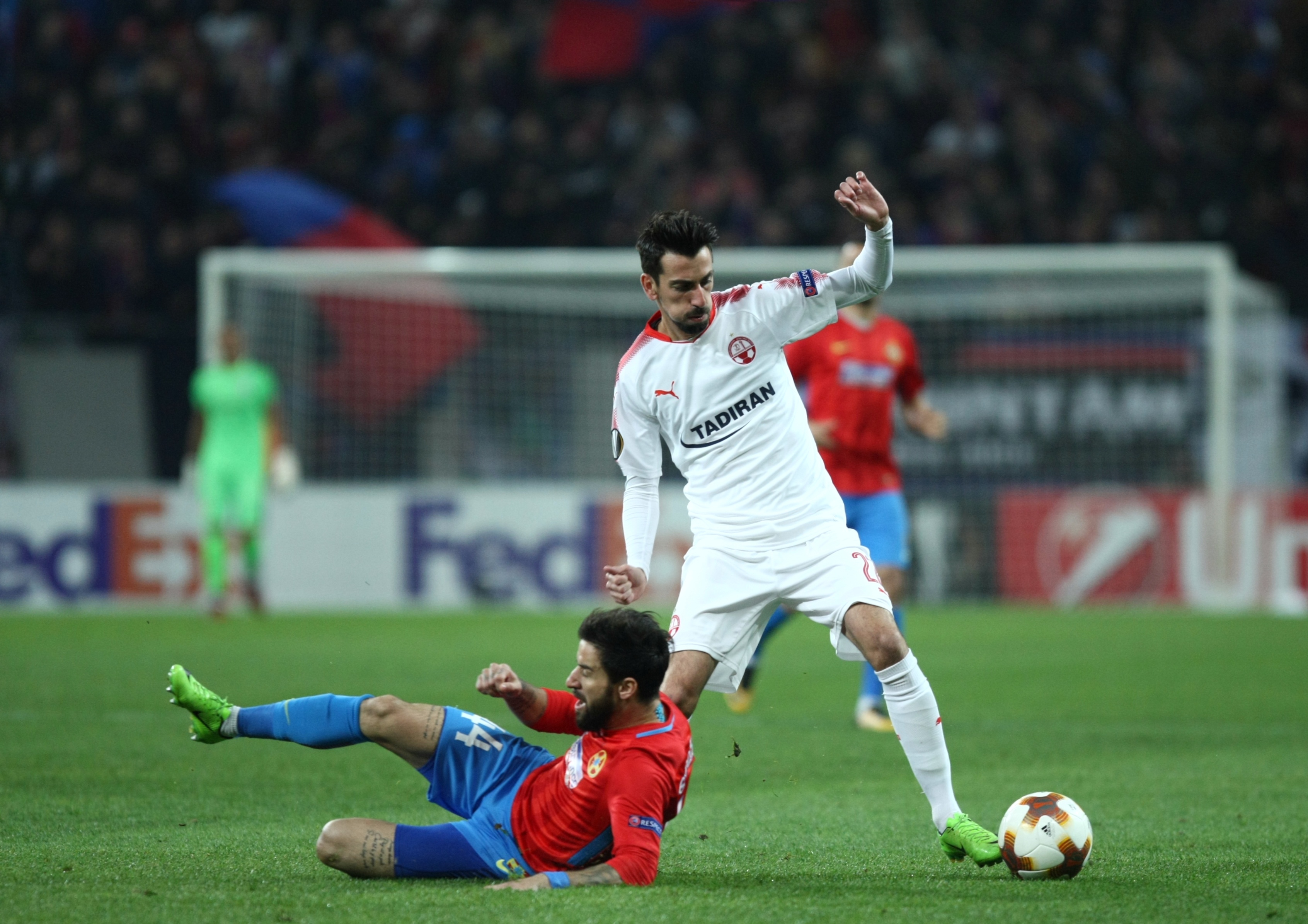 LIVETEXT FCSB - Hapoel Beer Sheva, în Liga Europa. S-a terminat 1-1 și roș-albaștrii s-au calificat în 16-imile competiției. Alibec a plâns când a fost înlocuit | GALERIE FOTO