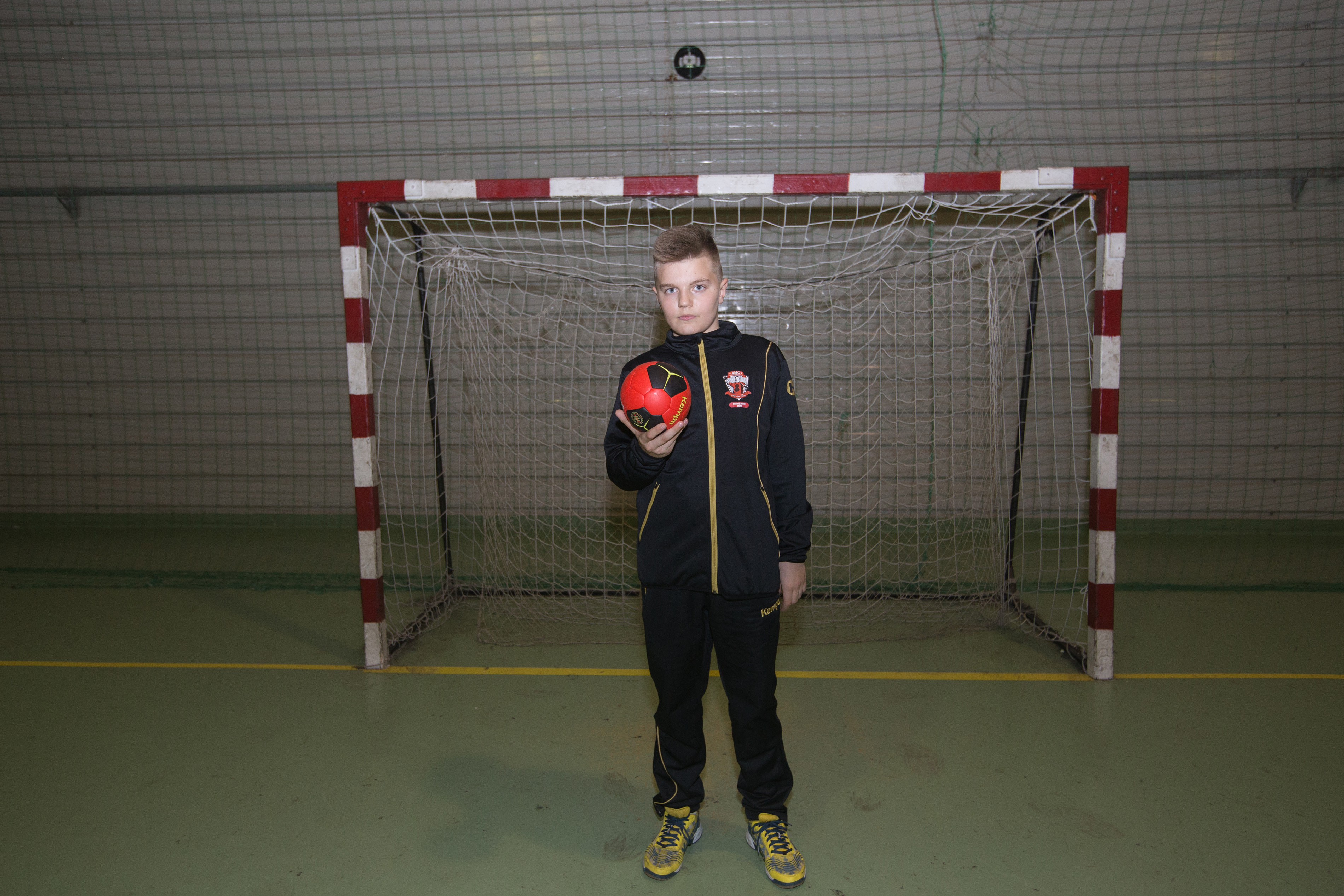 EXCLUSIV | Cum arată Andrei, nepotul lui Marian Cozma: ”Va ajunge mare handbalist”. Asociația Marian Cozma duce mai departe numele regretatului sportiv | FOTO