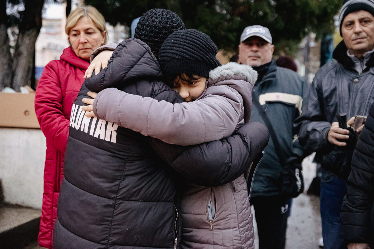 REPORTAJ. Victimele accidentelor auto au fost comemorate, la Bârlad, cu preot şi poliţişti: „Să nu mai avem asfalt însângerat!”