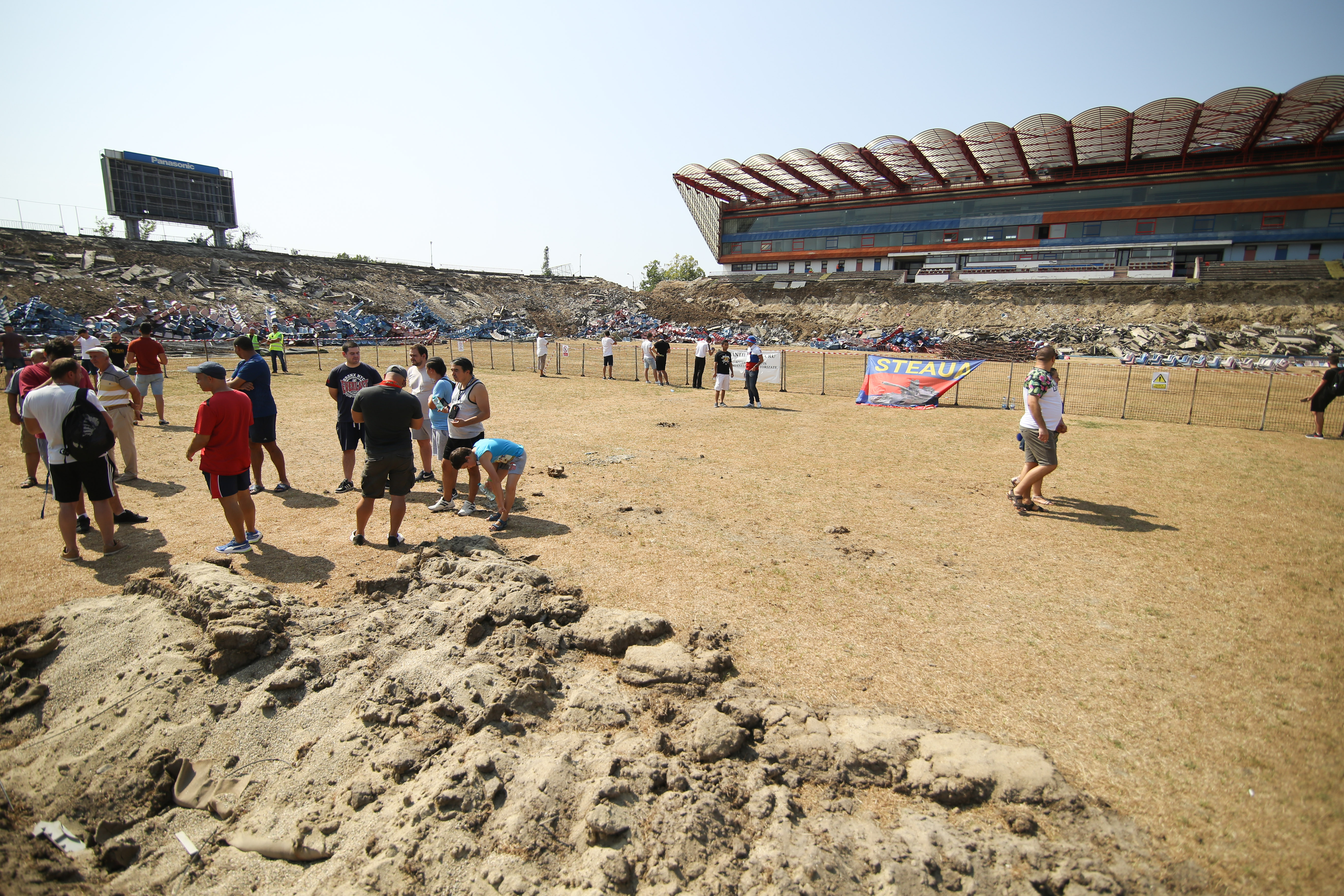 Stadionul Steaua, vizitat pentru ultima oară. ”Aici mi-am trăit copilăria” / GALERIE FOTO