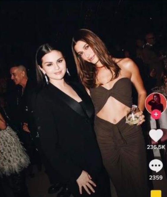 Selena Gomez și Hailey Bieber, împreună la același eveniment. Cum s-au pozat fosta iubită și actuala soție a lui Justin Bieber