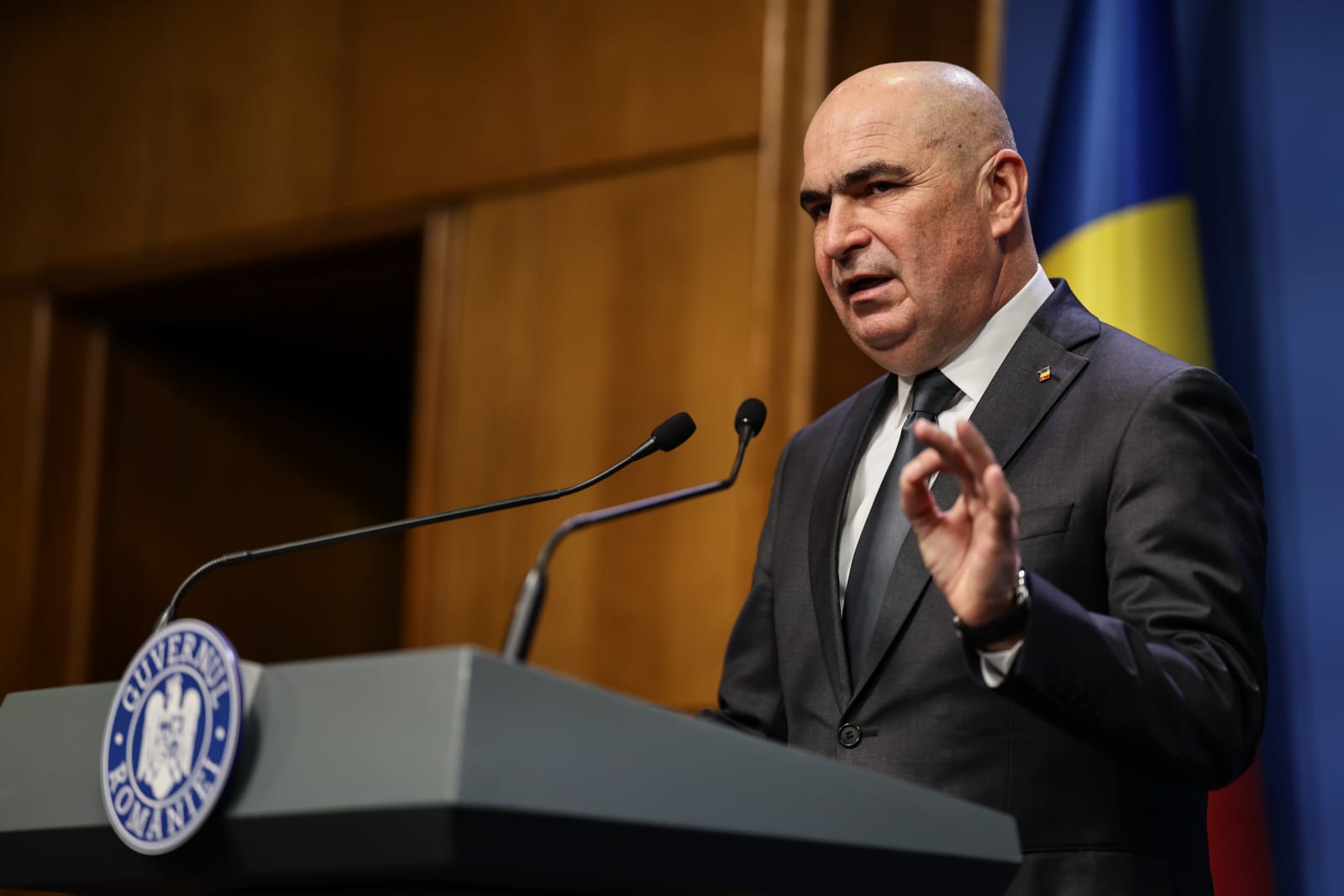 Ilie Bolojan taie numărul angajaților din primării și Consilii Județene. Și polițiștii locali vor fi afectați. Ce decizii a mai luat