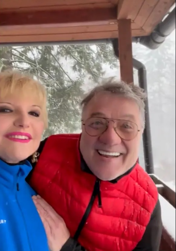 Cum au fost surprinși Marina Almășan și Sorin Mărcuș la munte. Au patinat, au băut vin fiert și au stat în casa lui din Brașov