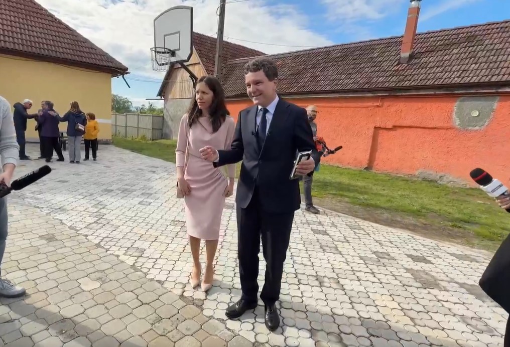 Ce a spus Iulia Albu despre ținuta purtată în ziua votului de Mirabela Grădinaru, partenera lui Nicușor Dan