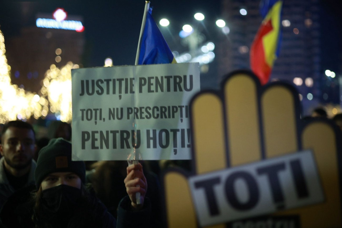 Nou protest în Piața Victoriei din București. Câteva mii de oameni au cerut demisia șefei Curții Supreme, Lia Savonea, pentru neregulile din justiție, în a patra zi consecutivă