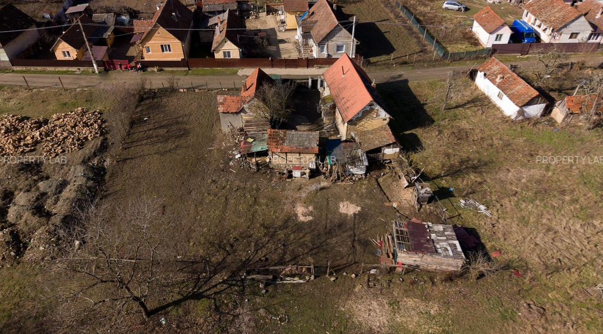 Cea mai ieftină casă din România: pentru 10.000 de euro primești o casă veche, dar și un teren de 284 de metri pătrați