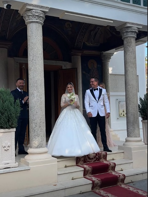 Cum a apărut soția lui Mugur Mihăescu la nunta fiicei lor. O prezență discretă în showbiz, Rodica nu și-a putut stăpâni lacrimile