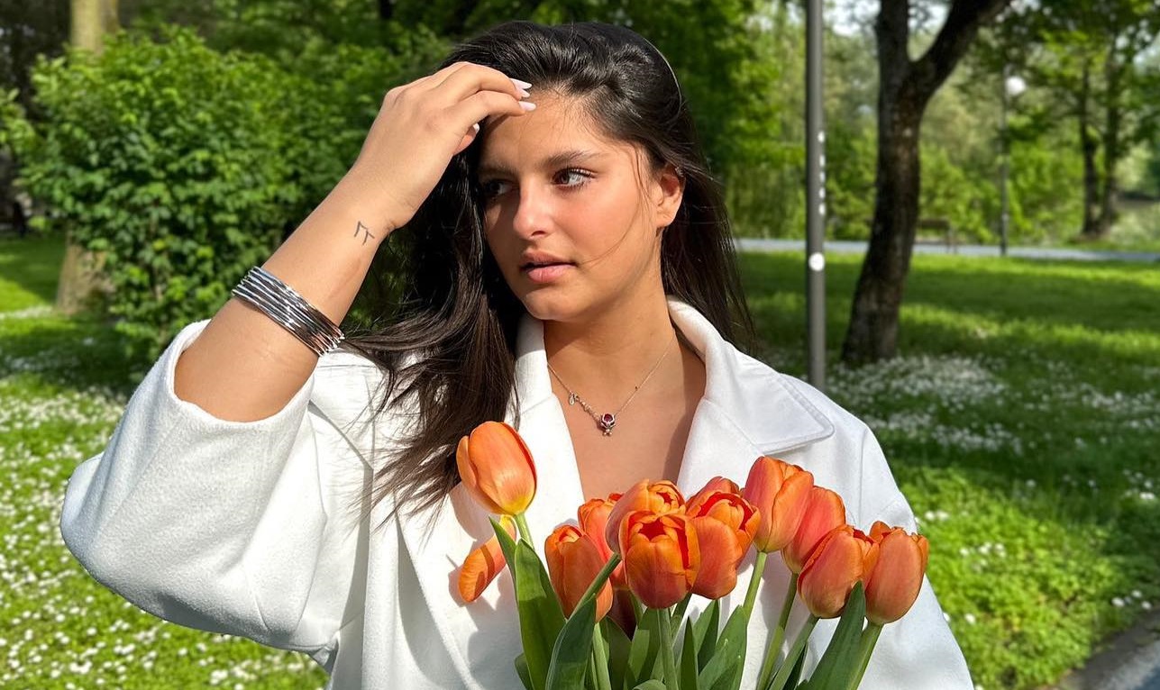 Carmina, fiica lui Liviu Vârciu, vrea să se lanseze în muzică: „Am moștenit vocea lui, dar parcă eu cânt un pic mai bine”. Din ce își câștigă tânăra banii