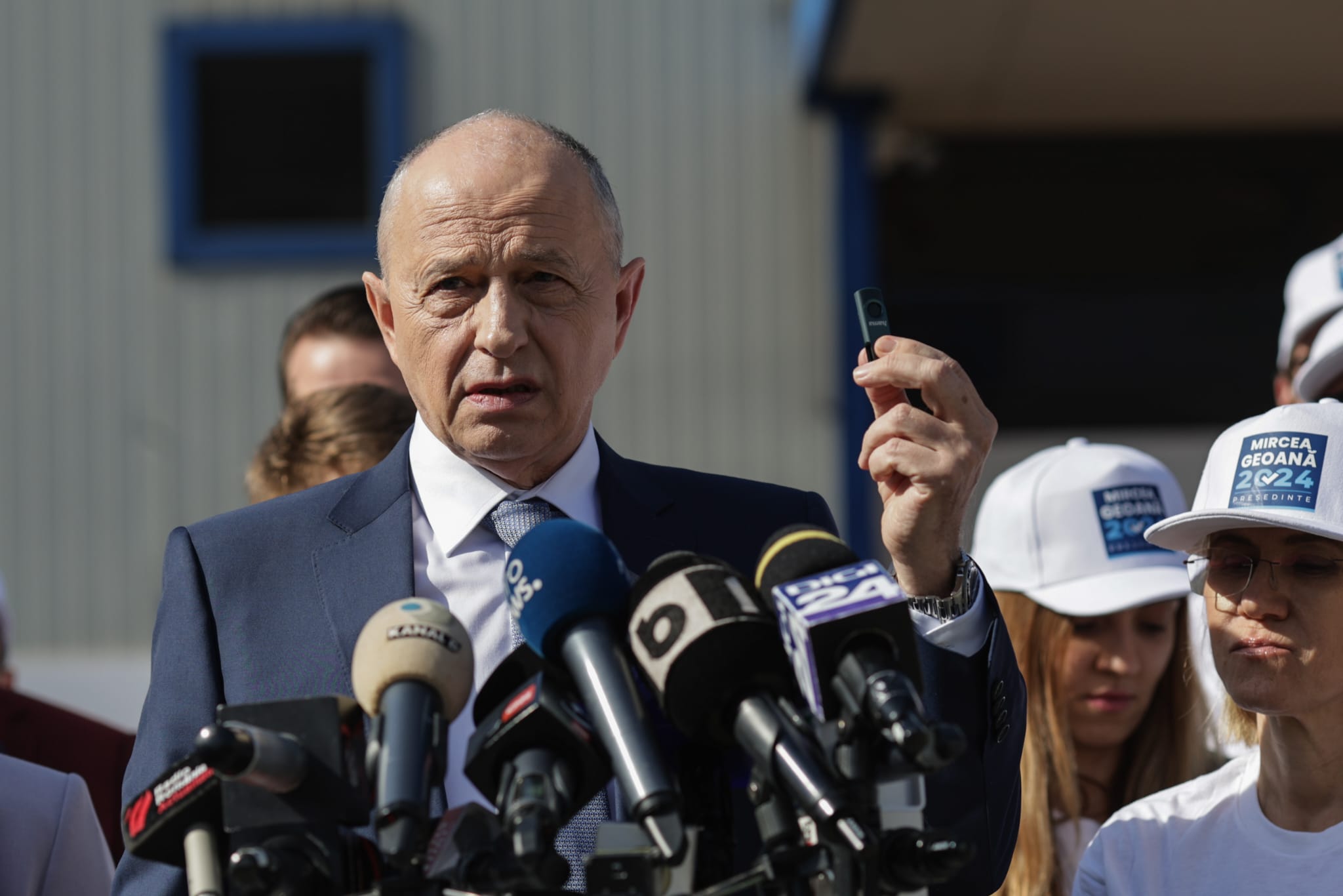 Mircea Geoană și-a depus candidatura la prezidențiale: „Nu vreau să mă plimb sau să dorm”. A promis că va face publice cheltuielile Administrației Prezidențiale