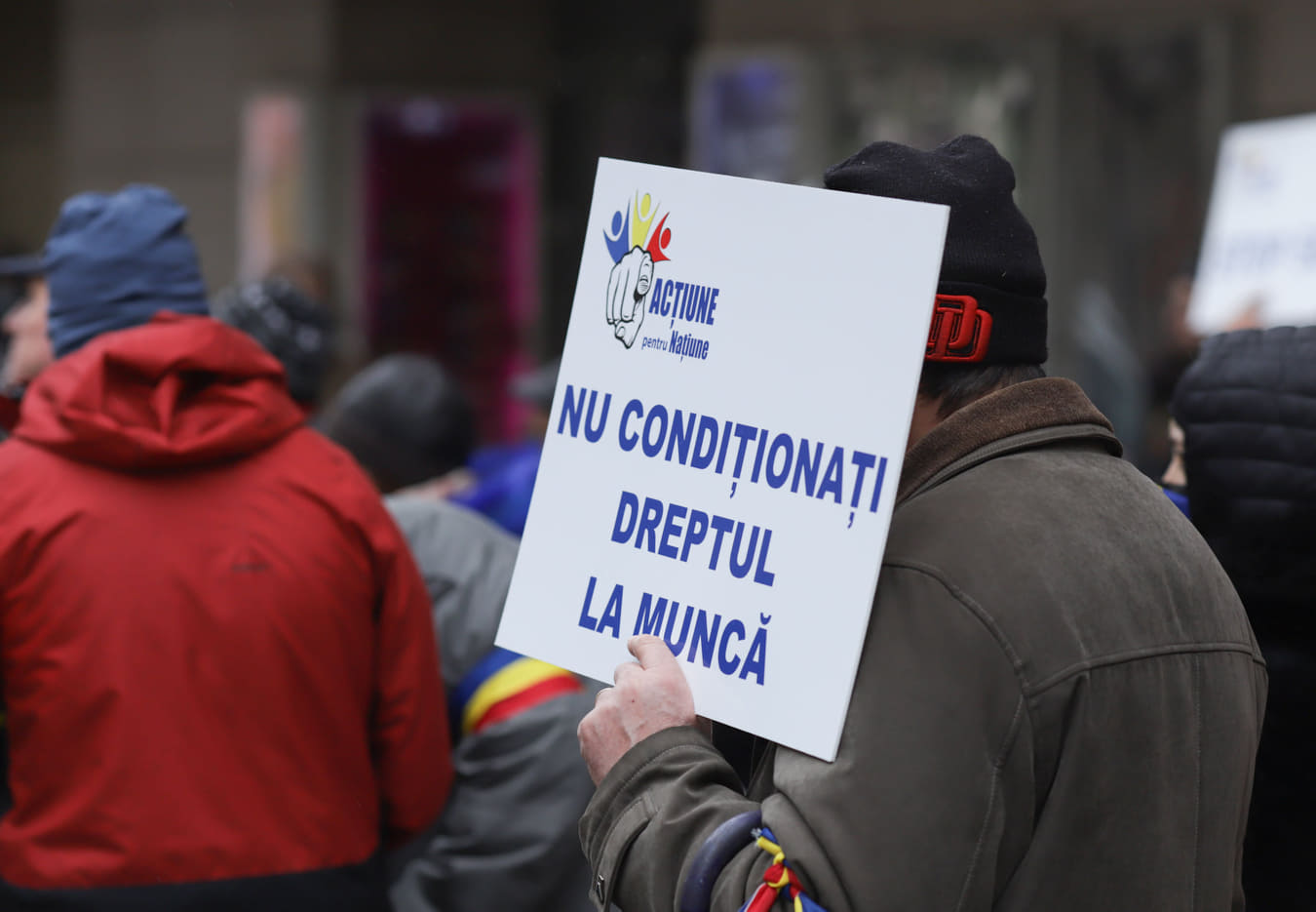 Protest în fața Ministerului Sănătății împotriva măsurilor anti-COVID. Manifestanții îi cer demisia lui Rafila