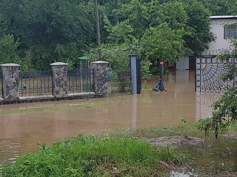 Inundații în Sighetu Marmației. Zeci de persoane, evacuate din calea apei