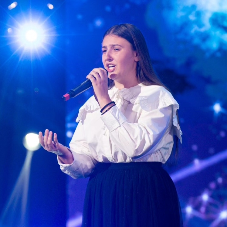 Ana Nuță a primit Golden Buzz la „Românii au talent”, sezonul 14. După ce și-a pierdut tatăl, tânăra a început să cânte în corul bisericii