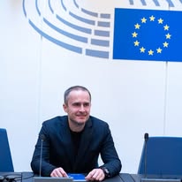 Vedete din România care s-au înscris la facultate după 40 de ani