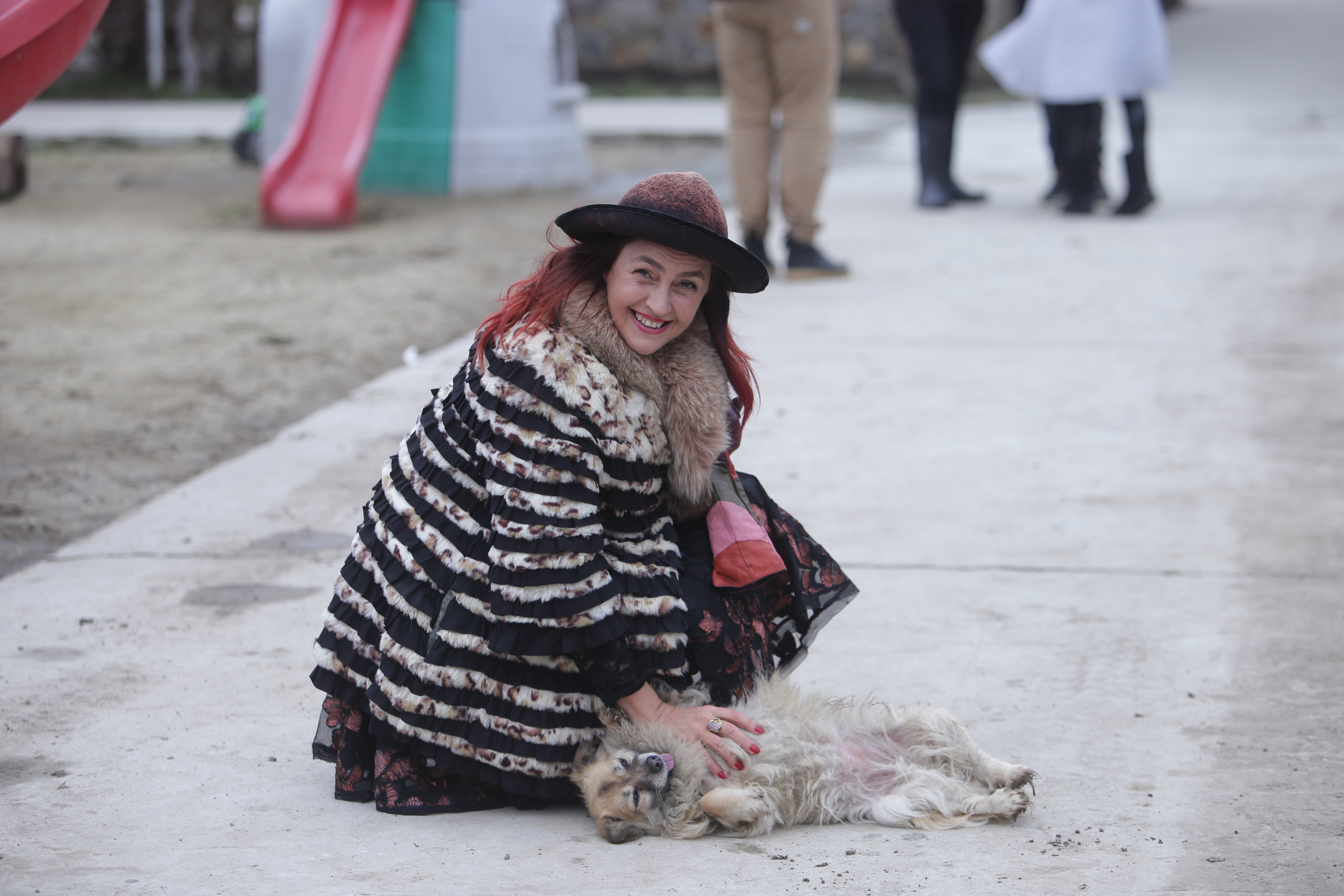 VIDEO EXCLUSIV/ Vedetele autohtone au trecut la munca de jos. Și-au reamintit de lunile petrecute la „Ferma vedetelor”
