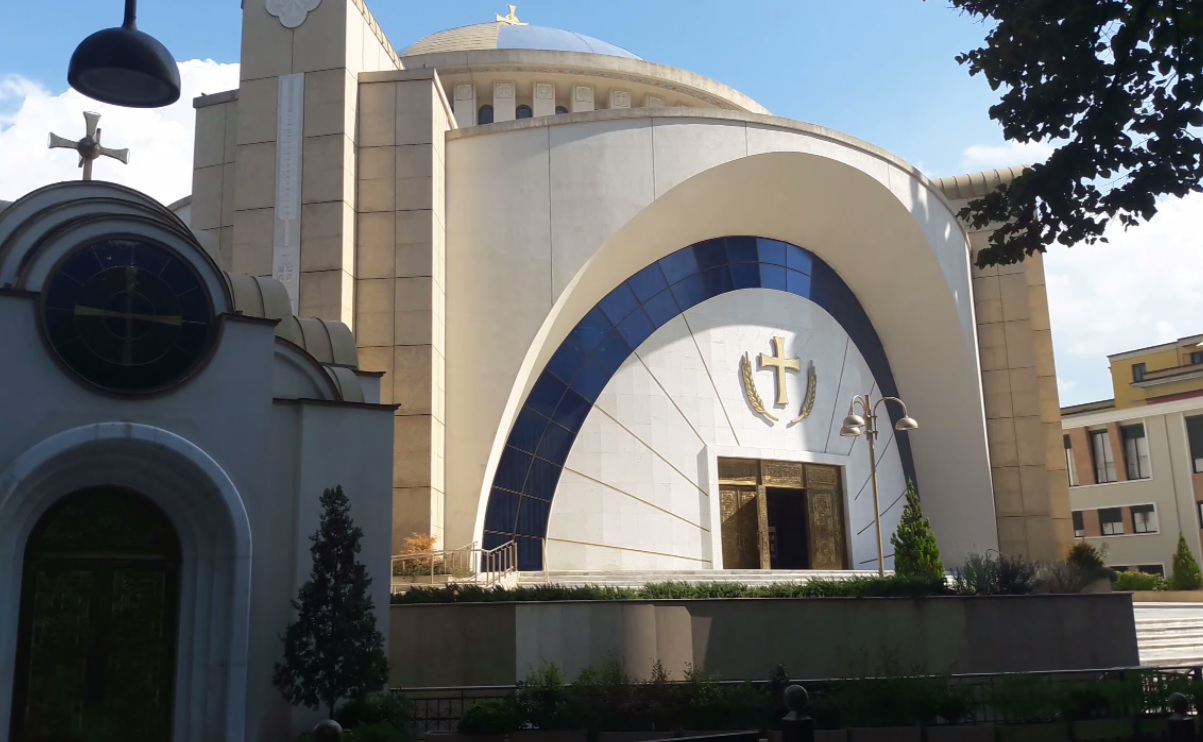 REPORTAJ. Tirana, inima Albaniei care bate în ritm alert. Orașul fără reguli de circulație și cu o moschee transformată în catedrală ortodoxă | VIDEO