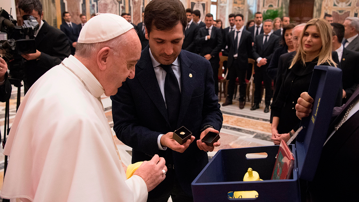 Fotbaliștii echipei Villarreal au fost primiți de Papa Francisc înaintea meciului cu AS Roma / GALERIE FOTO & VIDEO