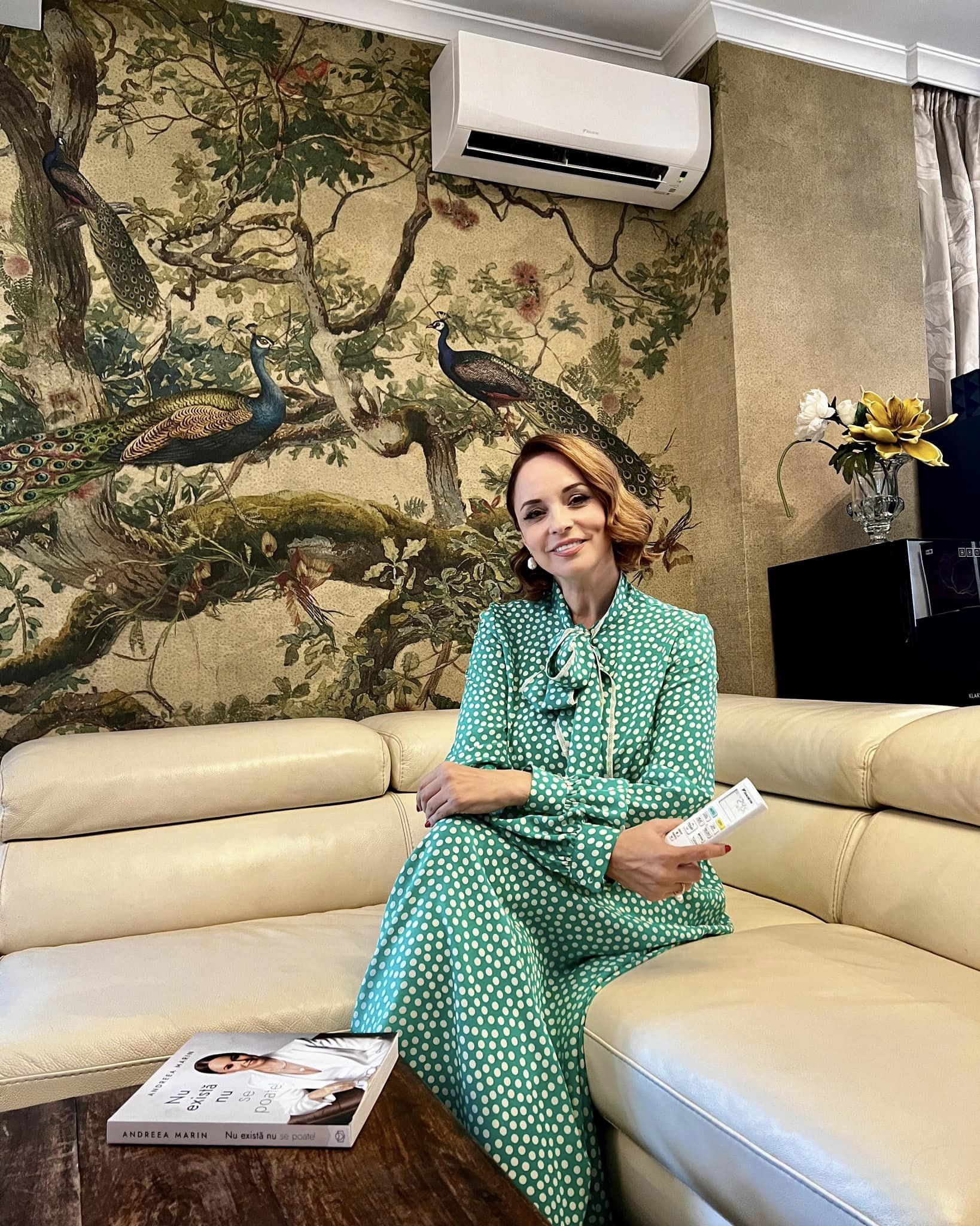 Imagini din casa în care locuiește Andreea Marin. Are cadă în dormitor și a amenajat vila după ideile ei