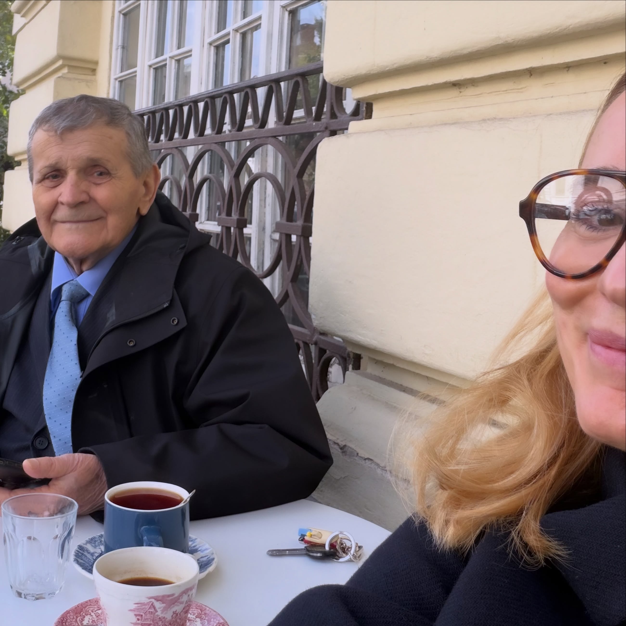 Andreea Esca și-a scos tatăl în oraș. Ce i-a spus bărbatul fiicei lui