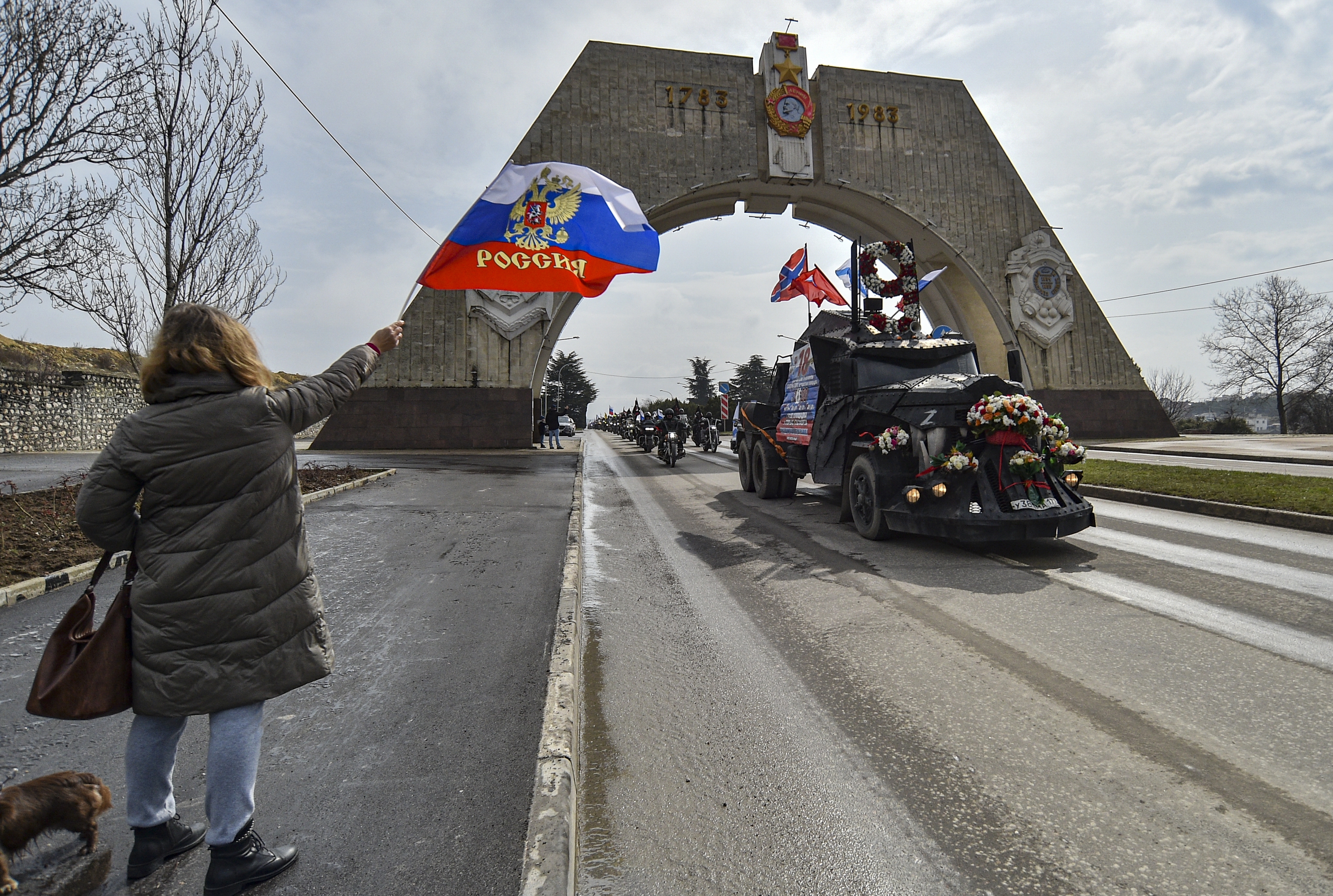 „Lupii nopții”, motocicliștii ultranaționaliști prieteni cu Vladimir Putin, au plecat într-un „raliu patriotic” de la Moscova spre Berlin